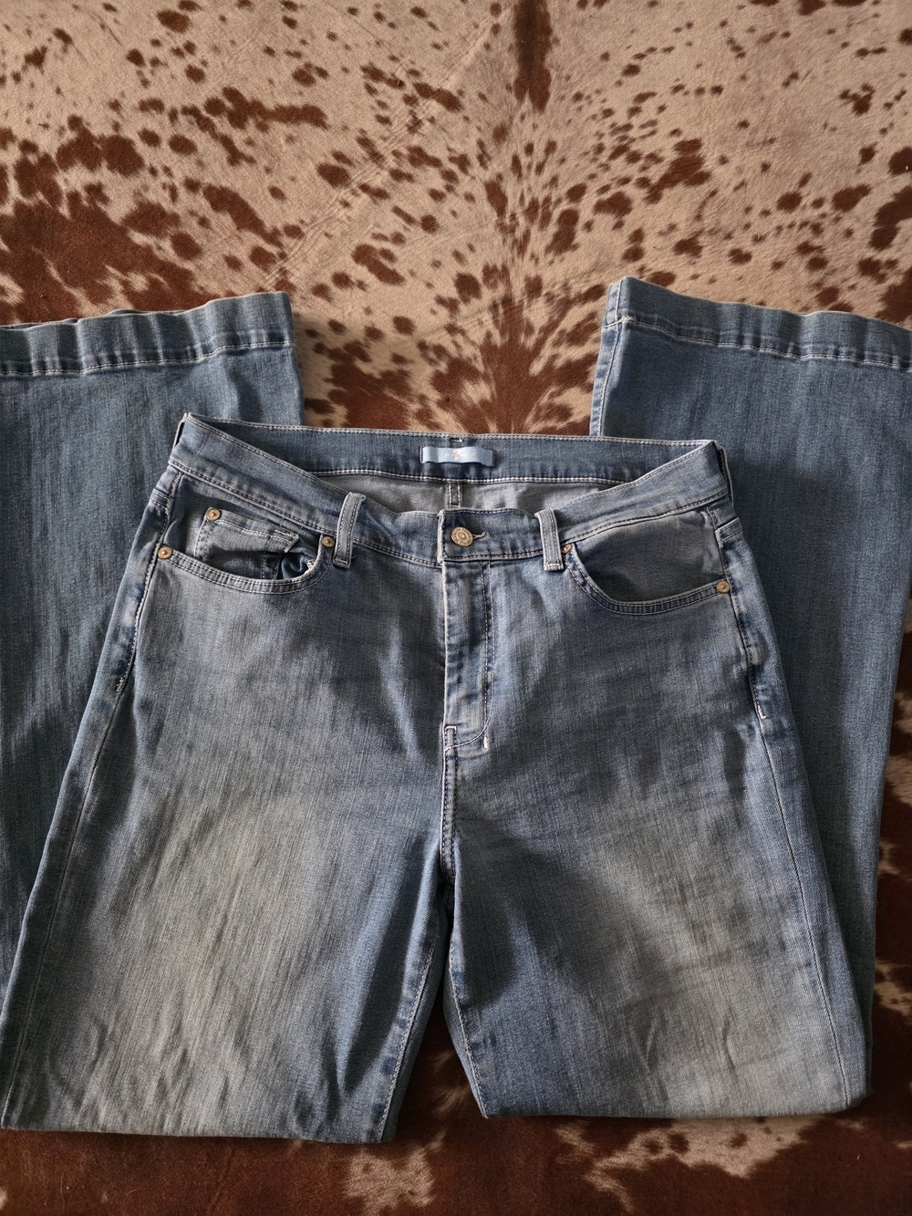 7 For All Mankind Medium Blue Bootcut Jeans with Contrasting Pocket Stitch - Picture 2 of 4